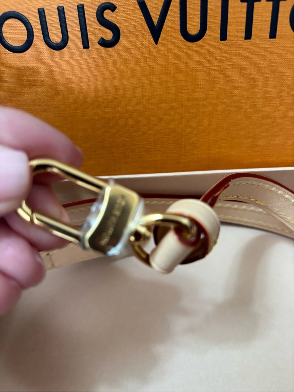 NWOT Authentic Louis Vuitton crossbody stap. - Picture 2 of 3